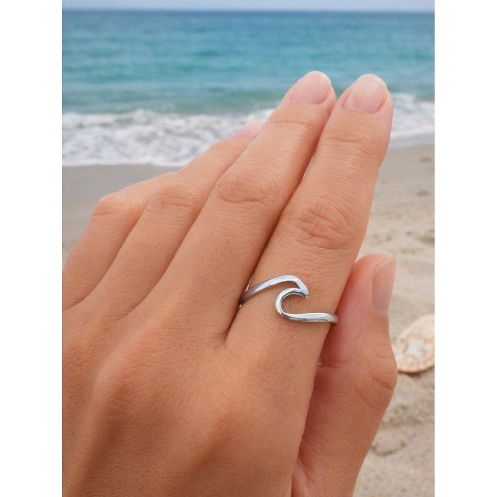 Minimalist Wave Ring Size 6 Silver Swirl Coastal Beachy